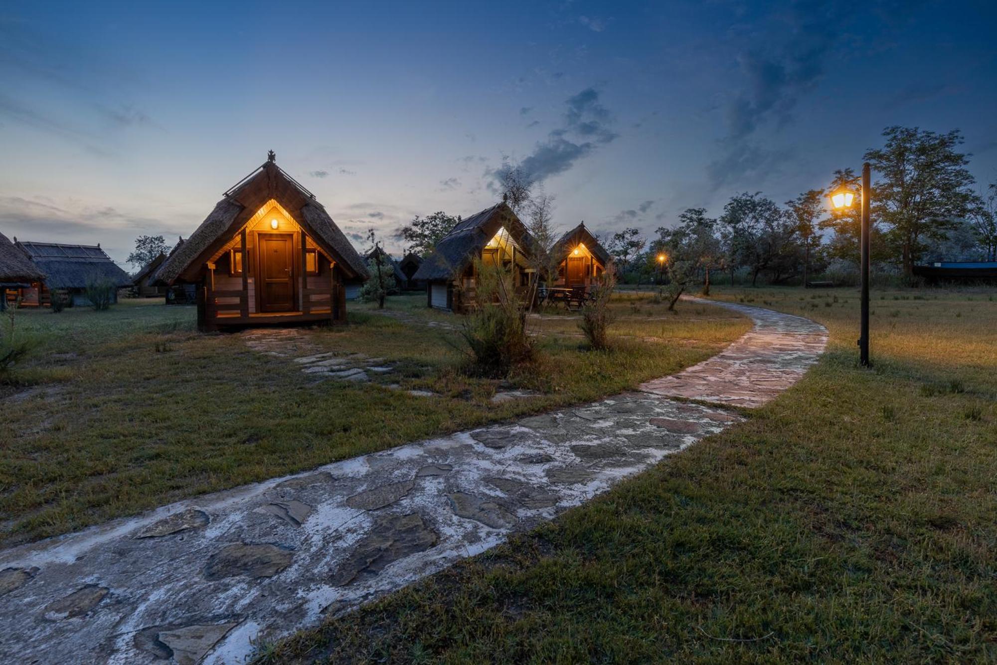 Dolphin Camping Sfântu Gheorghe Exterior photo